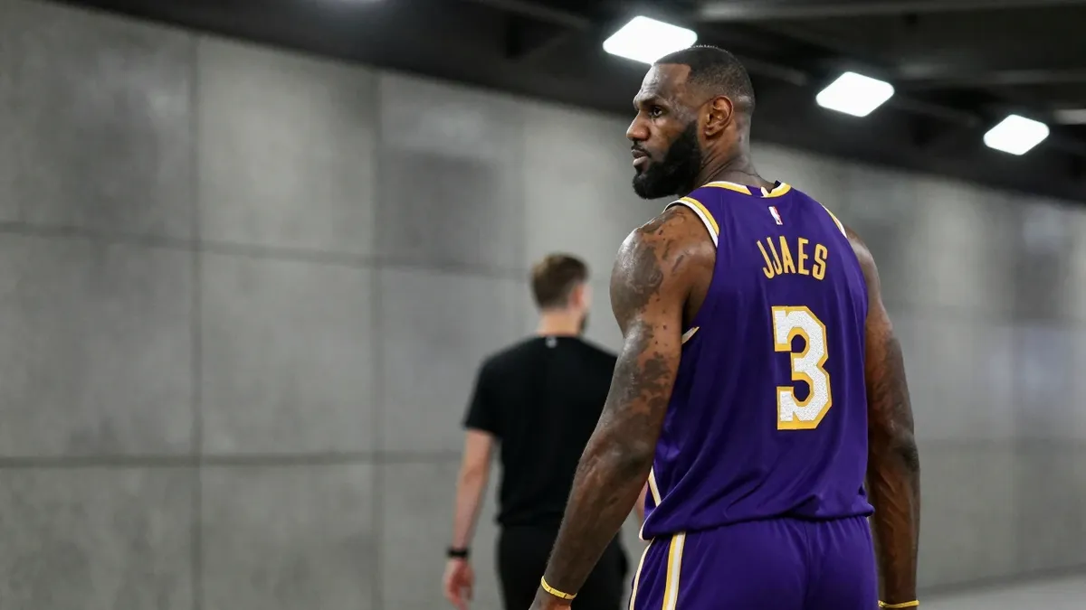 The Los Angeles Lakers visit the Golden State Warriors in a preseason clash