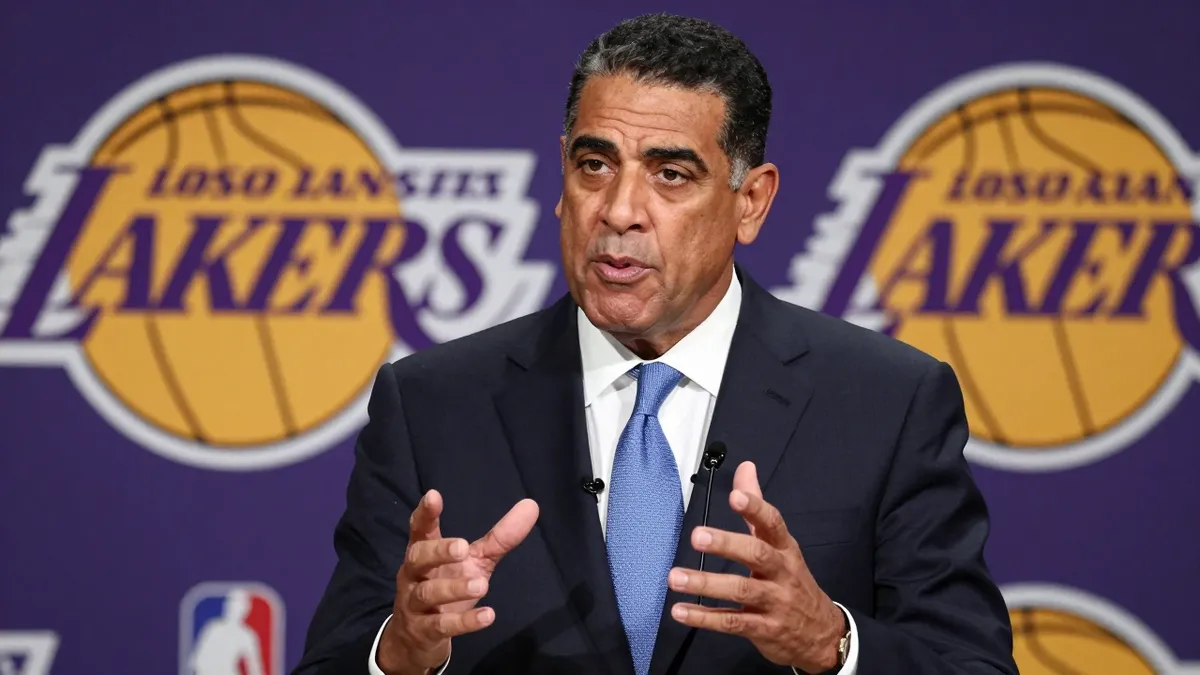 Former Lakers champion Horace Grant warns the Los Angeles Lakers that losing LeBron James 'can't be good,' even as the...