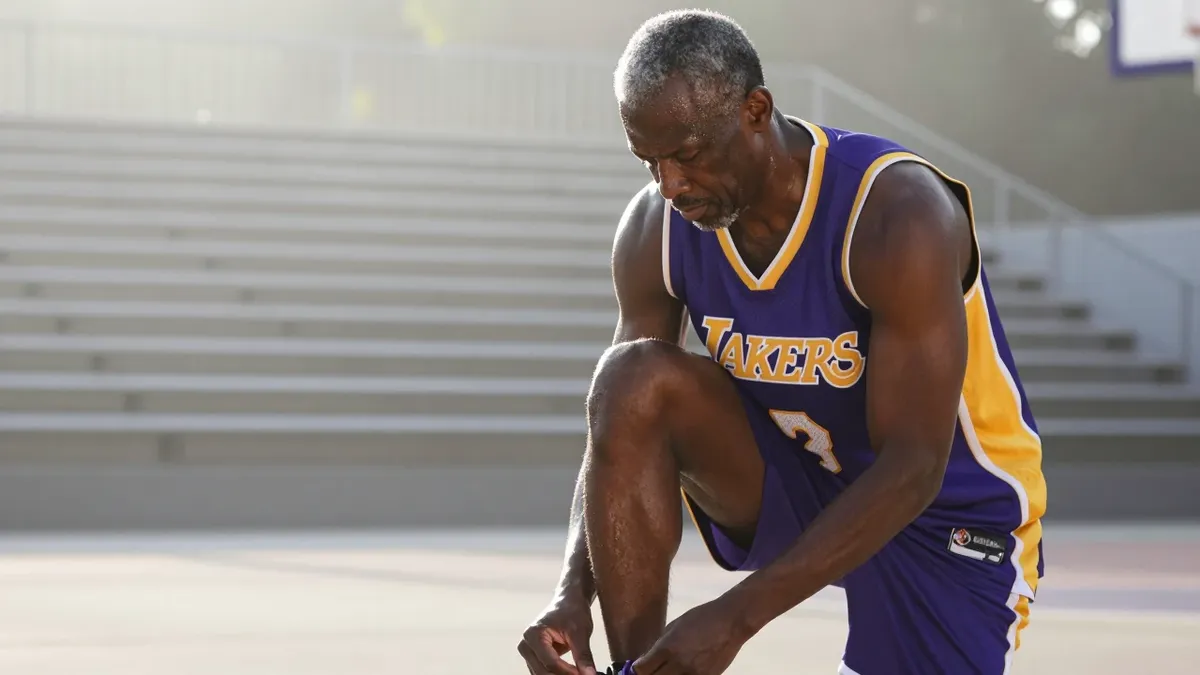 Byron Scott, a three-time NBA champion, labels the Los Angeles Lakers as 'pretenders,' citing defensive issues as the...